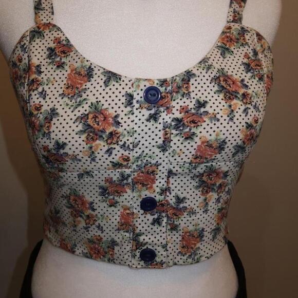 crop top - Picture 3 of 4